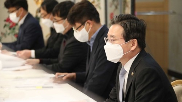 기재차관 "공공기관 신규채용 작년보다 확대…1월중 발표"