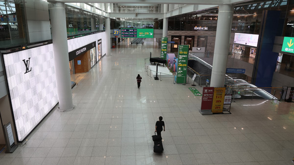 기약 없는 인천공항 면세사업자 선정…내달 말 롯데·신라 철수