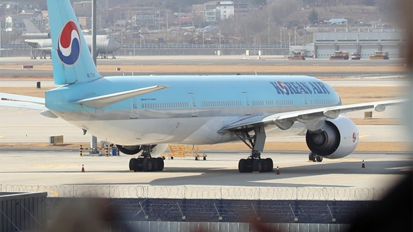 미국서 사고난 보잉777…국토부, 사실상 운항 중단 조치 