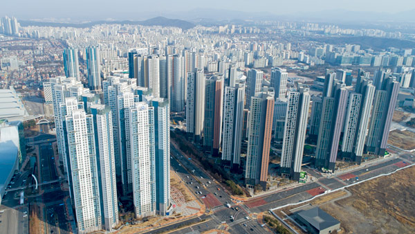 정부 공식 통계로도…서울 아파트값 평균 9억 원 넘겨 