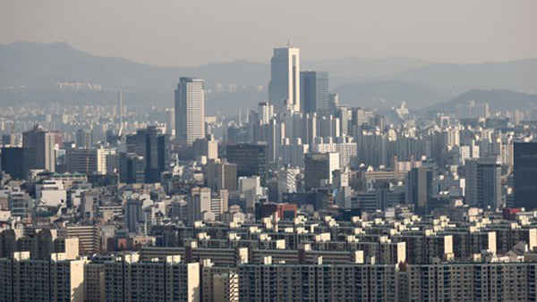 文정부 25번 대책에도…강남 아파트값 3.3㎡당 3천만원↑