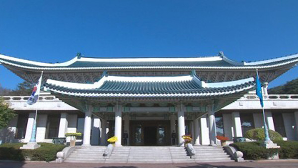 靑, 李-朴 사면론에 "입장 없어…형 확정이 먼저" 신중론  