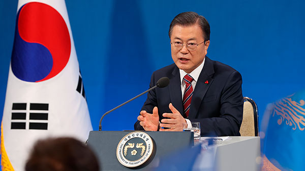 문 대통령, "4차 재난지원금 논의는 아직 시기 상조"