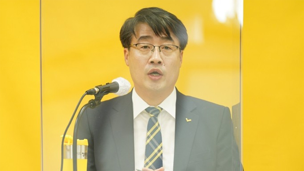 정의당, 김종철 성추행 사퇴로 당 대표 직무대행에 김윤기