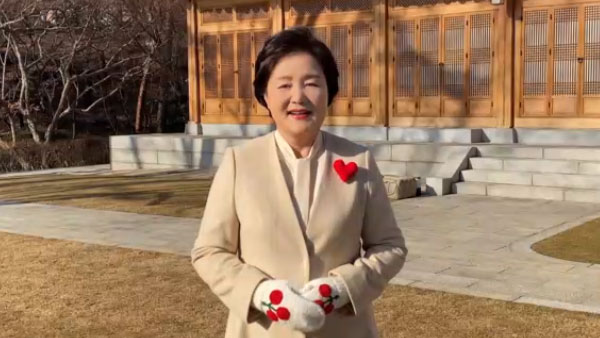 김정숙 여사, '사랑의온도탑' 100도 달성에 "힘들 때 함께 이뤄낸 기적"