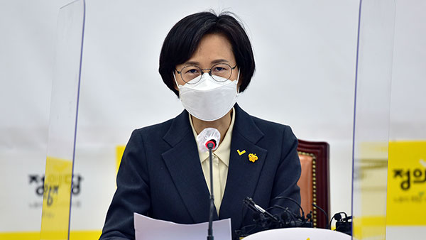 ê°•ì€ë¯¸ ë¥˜í˜¸ì • ìˆ˜í–‰ë¹„ì„œ ë©´ì§ ë…¼ëž€ í•´ê³  í'œí˜„ ë¶€ì ì ˆ