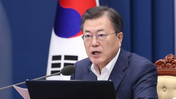 문 대통령 "재정 감당 범위 안에서 과감하고 충분한 위기 극복 방안 강구"