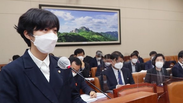 류호정 "노동가치 더 새기겠다"…비서 면직 논란 사과