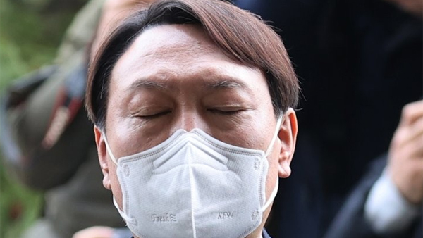 문 대통령, 윤석열 검찰총장 사의 수용