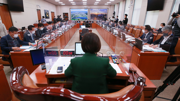 'LH 사태' 미공개 정보 악용 처벌 강화…공공주택특별법 국회 상임위 통과