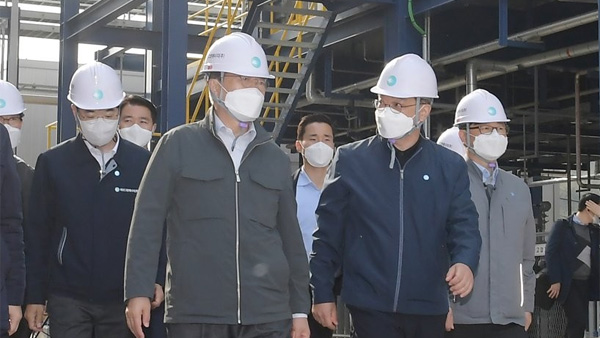 文 "2034년까지 충남 화력발전 12기 폐쇄…일자리 잃지 않도록 공정한 전환"