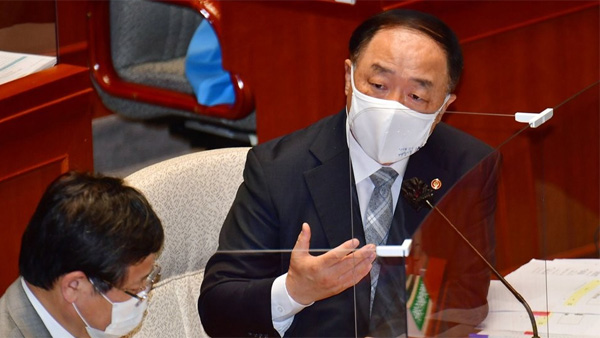 홍남기 "암호화폐, 실질 가치보다 과열…투자 신중해야"