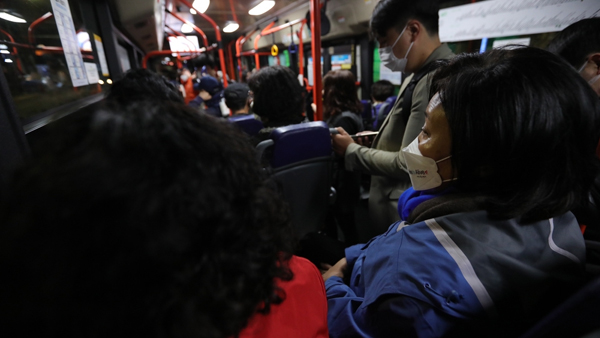 박영선 유세 마지막날, 노회찬 6411 버스 첫차 "서민 삶 챙기겠다"