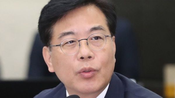 국민의힘 송언석 의원, '개표상황실에 자리 없다'고 당직자에게 욕설과 발길질