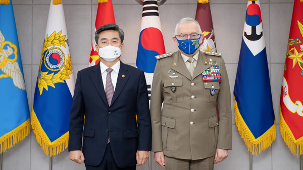 서욱 국방장관, EU군사위원장 접견 "안보 환경 공동대응"