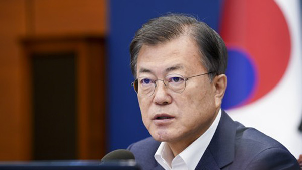 문 대통령, 코로나 방역점검·경제장관회의 다음주 긴급 소집