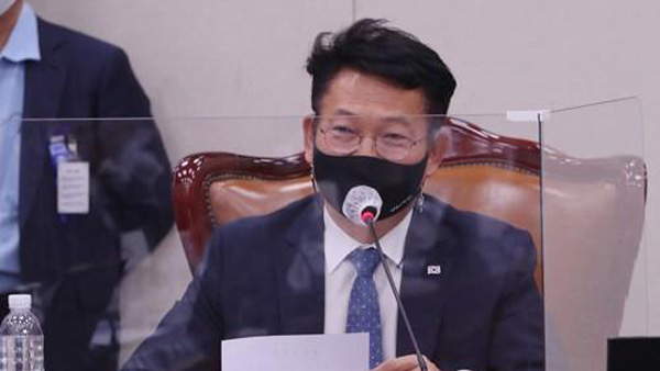 "문자폭탄도 민심"…"과도한 압박" 여당은 논쟁 중 