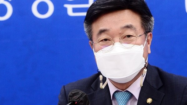 윤호중 "라이브바카라 백신 불안에 우려…상반기 1,200만 명 접종할 것"
