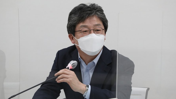 김종인 떠난 바카라 규칙, 박근혜 탄핵·사면 놓고 갑론을박