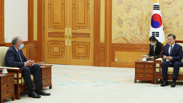 문 대통령, 노바백스 CEO 접견 "노바백스 백신에 큰 기대…절차 신속하게"