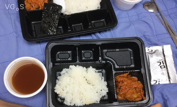 멀건 오징어국만…'부실 급식' 부인했던 국방부, 이틀 만에 '사실'  