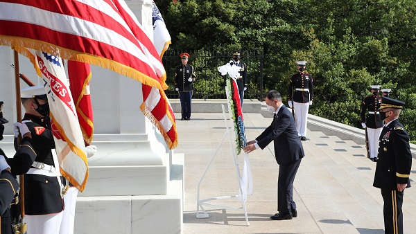 문 대통령, 방미 공식 일정 시작…알링턴 묘지·루스벨트 기념관 방문