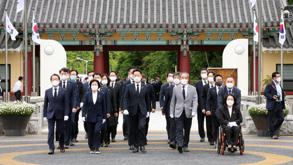 與 초선 모임 '더민초', 목요일 문 대통령과 차담회 