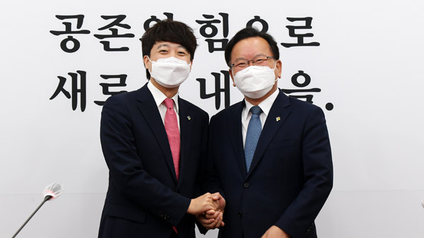 이준석, 김부겸 총리·이철희 수석 첫 회동…여야정협의체 가동에 의견접근