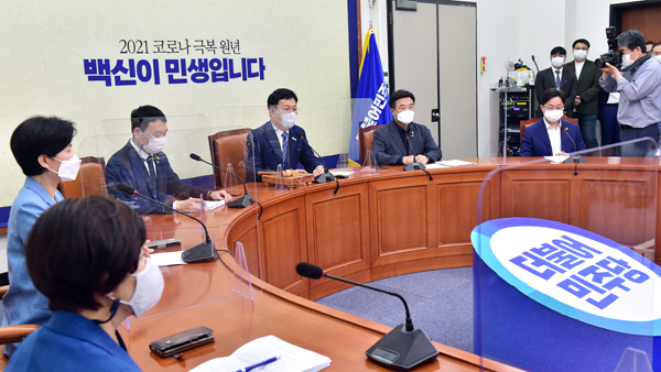 與, 이준석·윤석열 전방위적 압박…"cctv법 등 입장 밝혀라" 