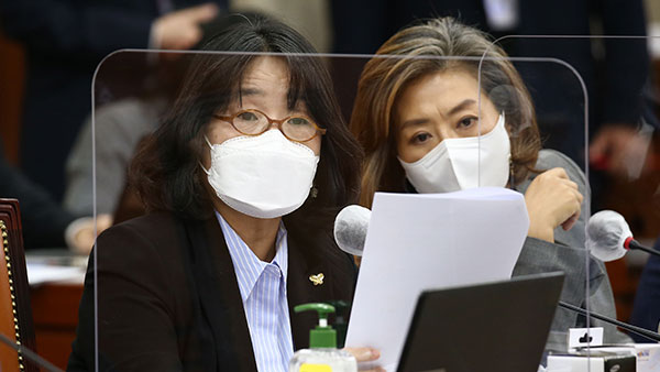 '제명'된 윤미향 "고심에 찬 결정 받아들여"…양이원영 "토지 없다" 억울함 호소