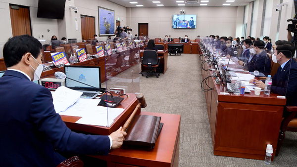 '소급 대신 피해 지원' 손실보상법 국회 상임위 통과