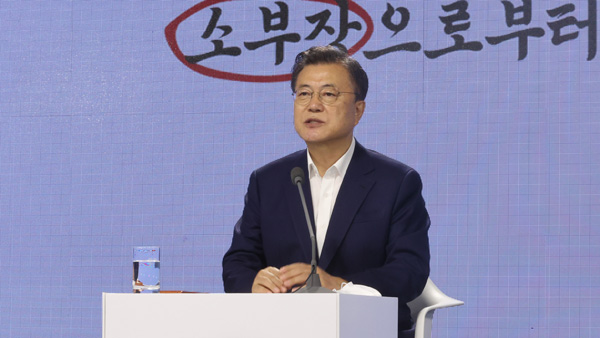 문 대통령 "日 수출규제 2년, '아무도 흔들 수 없는 나라'로 전진"