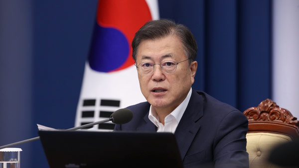 문 대통령 "불법 집회에 단호한 법적 조치…수도권 방역망 총력 대응"