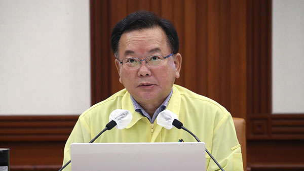 김 총리, 생활치료센터 확충·진단검사 인력 지원 당부