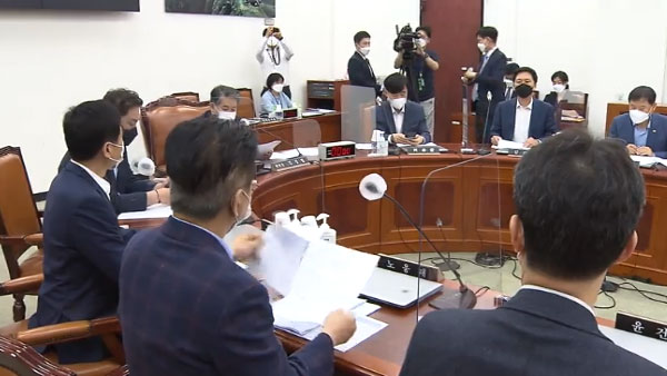 정보위, "국정원 불법사찰 재발방지…당사자 사과" 결의안 의결