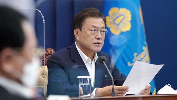 문 대통령 "주말이 중대 기로…짧고 굵은 4단계 위해 협력 절실"