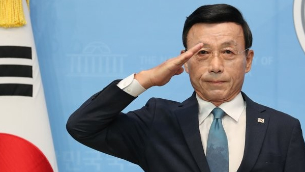 '박근혜 누드 풍자화 파손' 심동보 예비역 준장 대선출마 선언