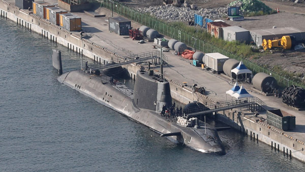 영국항모 '퀸 엘리자베스호' 전단 소속 핵 잠수함 부산 입항