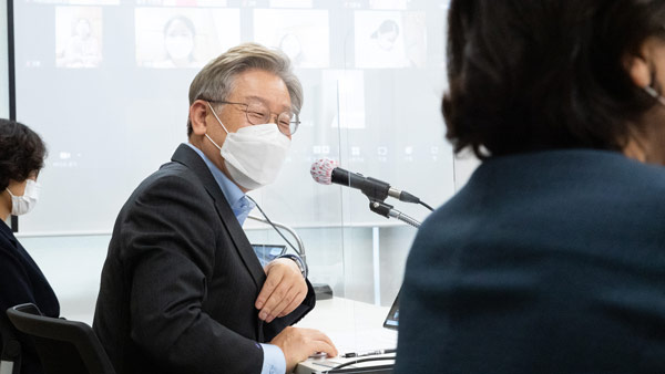 이재명, 성평등 공약 "모든 여성 청소년에 생리대 구입비 지급"