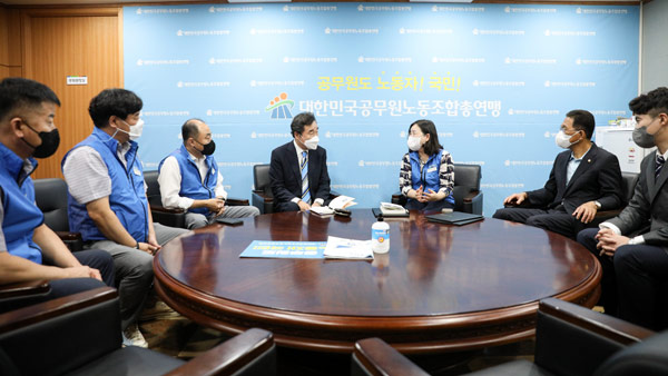 이낙연 "공무원 정치적 기본권, 중립성과 양립 가능"