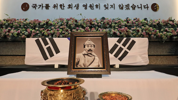 홍범도 장군, 대전현충원 안장…"장군의 귀환, 위기극복의 희망"