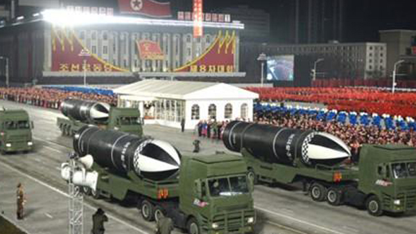 북한, 9일에 또 '심야 열병식 하나?…합참 "행사 준비 추적 감시"