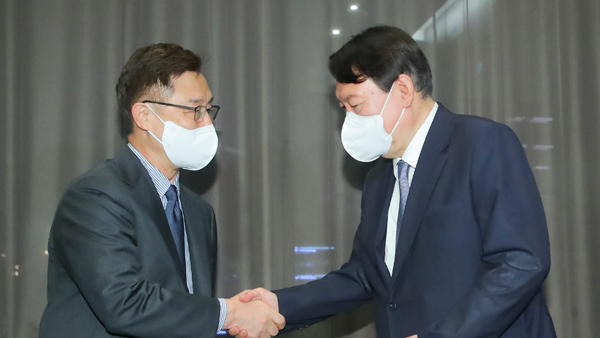 尹-崔, 고발사주 의혹에 긴급 회동 갖고 "중대한 대선개입" 비판