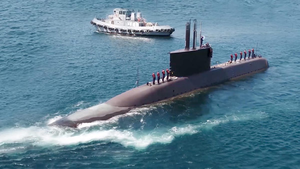 독자 개발 SLBM(잠수함 발사 탄도미사일), 문 대통령 참관 속 발사 시험 성공