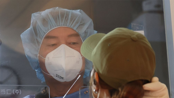 안철수, 코로나 의료봉사‥"1차 접종률 강조는 국민 속이는 것" 