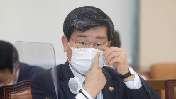 국감 7개 상임위 올스톱‥'대장동 손피켓' 두고 여야 충돌 