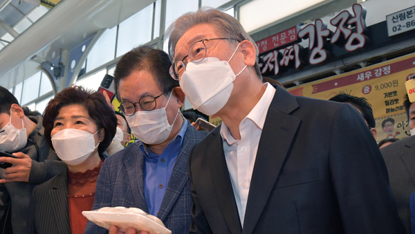 尹, 이재명 '불나방' 비유에 "국민을 가재·붕어·개구리 빗댄 조국과 닮아"