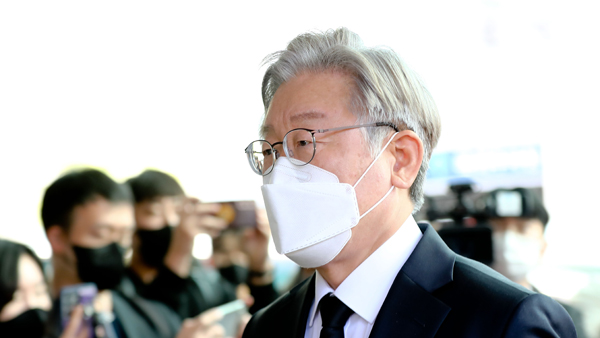 이재명 "추가 재난지원금 1인당 최하 30-50만 원 지급해야"