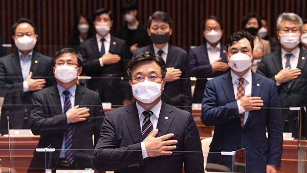 민주, '난임치료 세액공제 확대·반도체 지원' 당론 추인