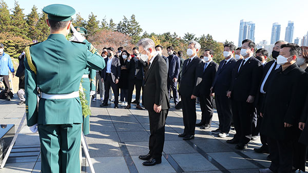 이재명 "이념보다 중요한 건 생명, 더 중요한 건 평화·안정"